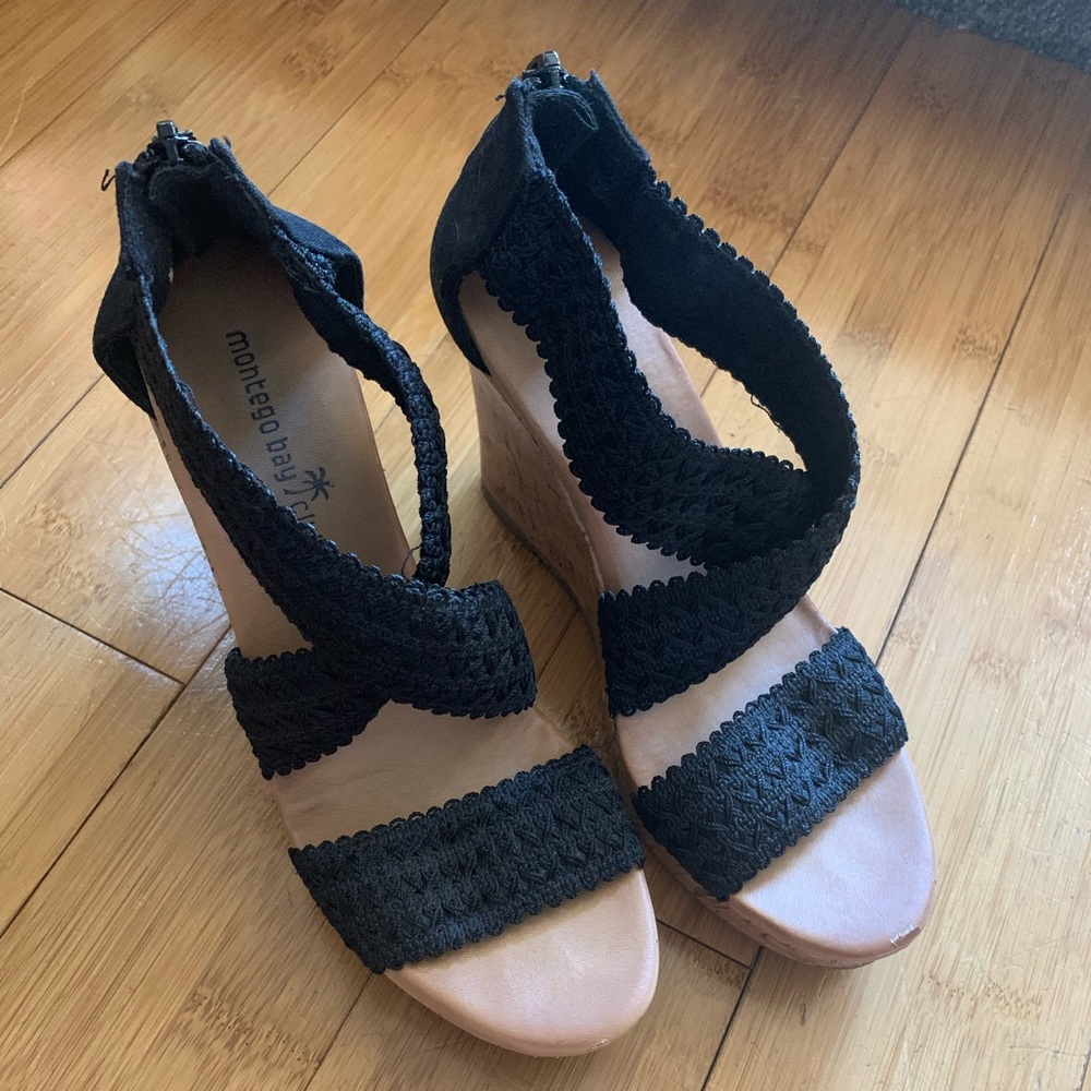 Black wedges